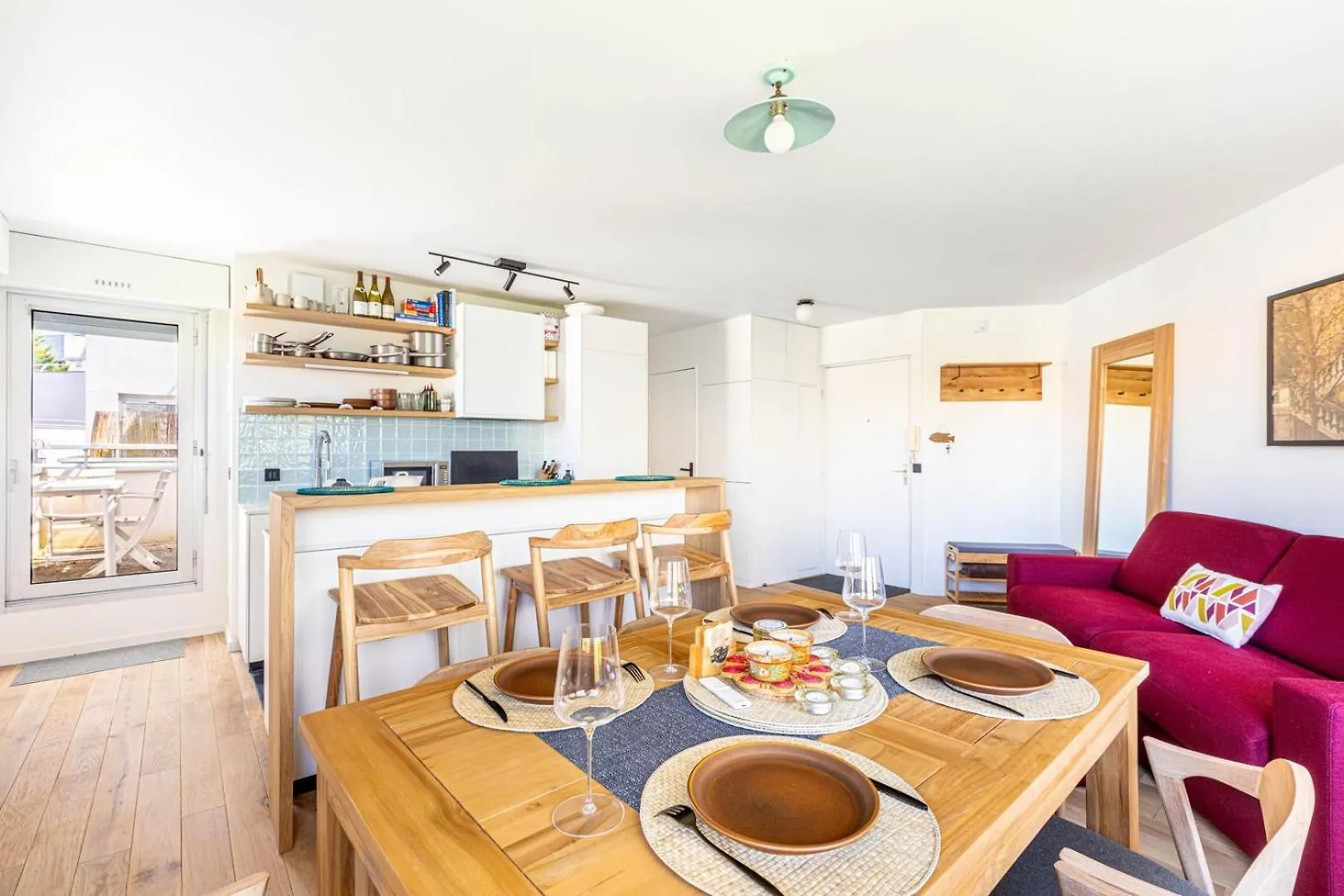 Guestready - Sunny Chic Retreat With Balcony Apartment Paris
